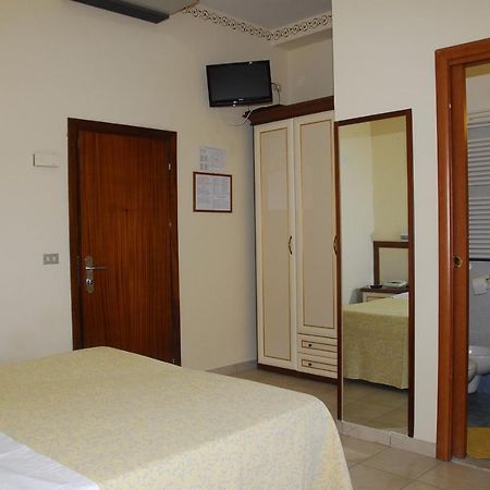 Hotel Nettuno Cattolica Exterior foto