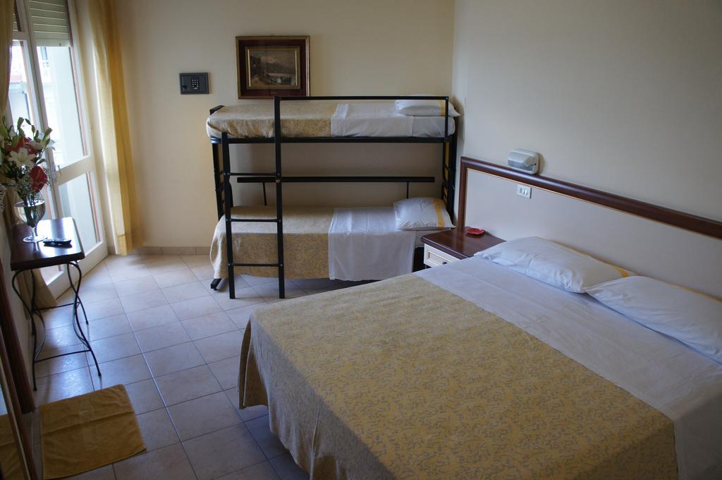 Hotel Nettuno Cattolica Exterior foto
