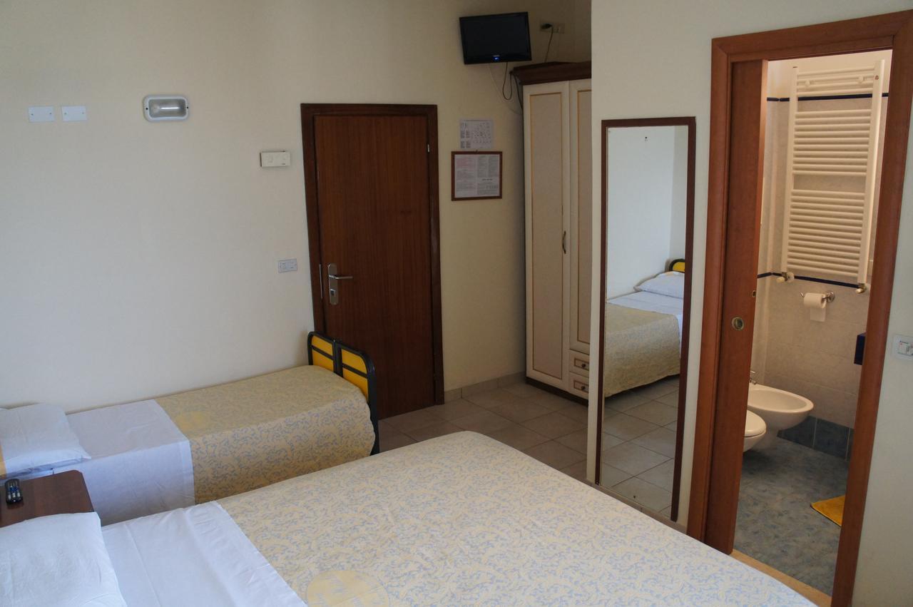 Hotel Nettuno Cattolica Exterior foto