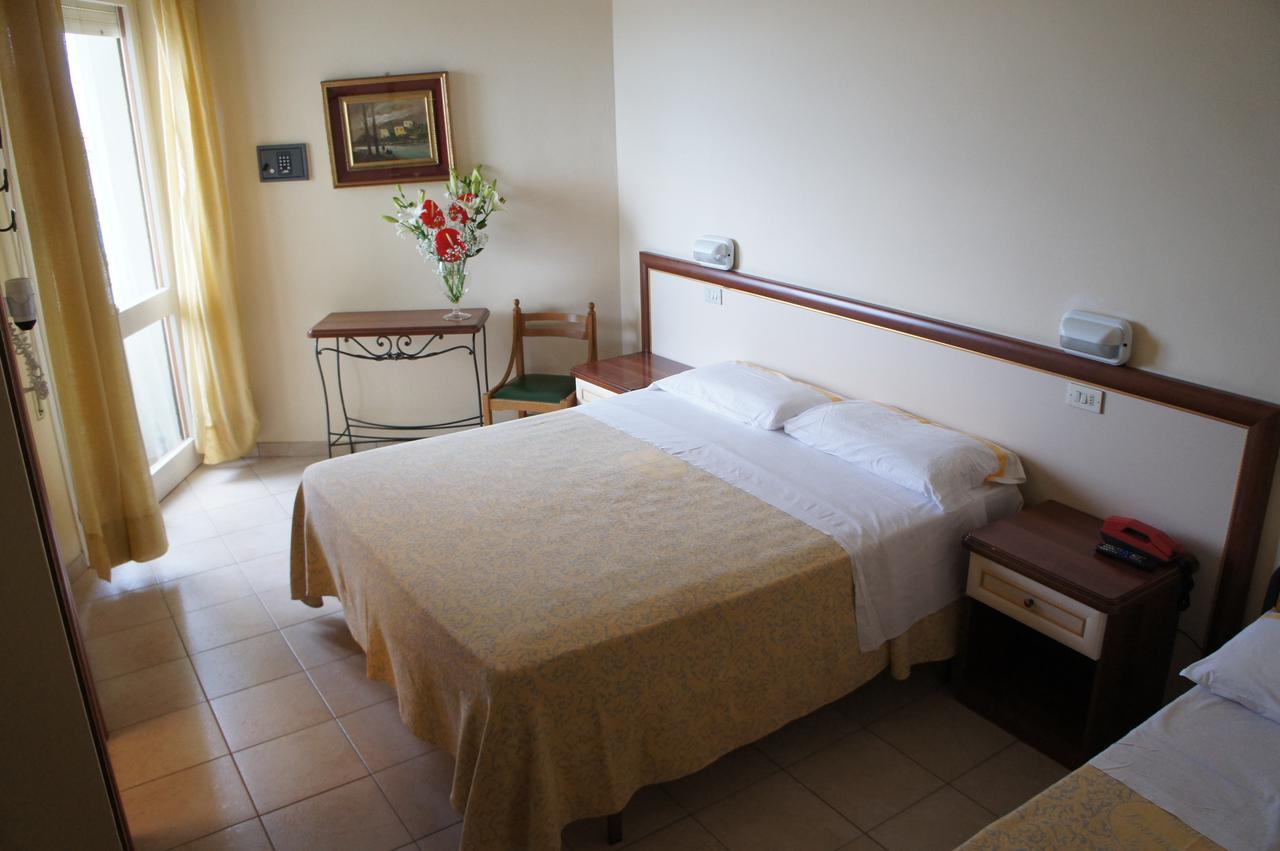 Hotel Nettuno Cattolica Exterior foto