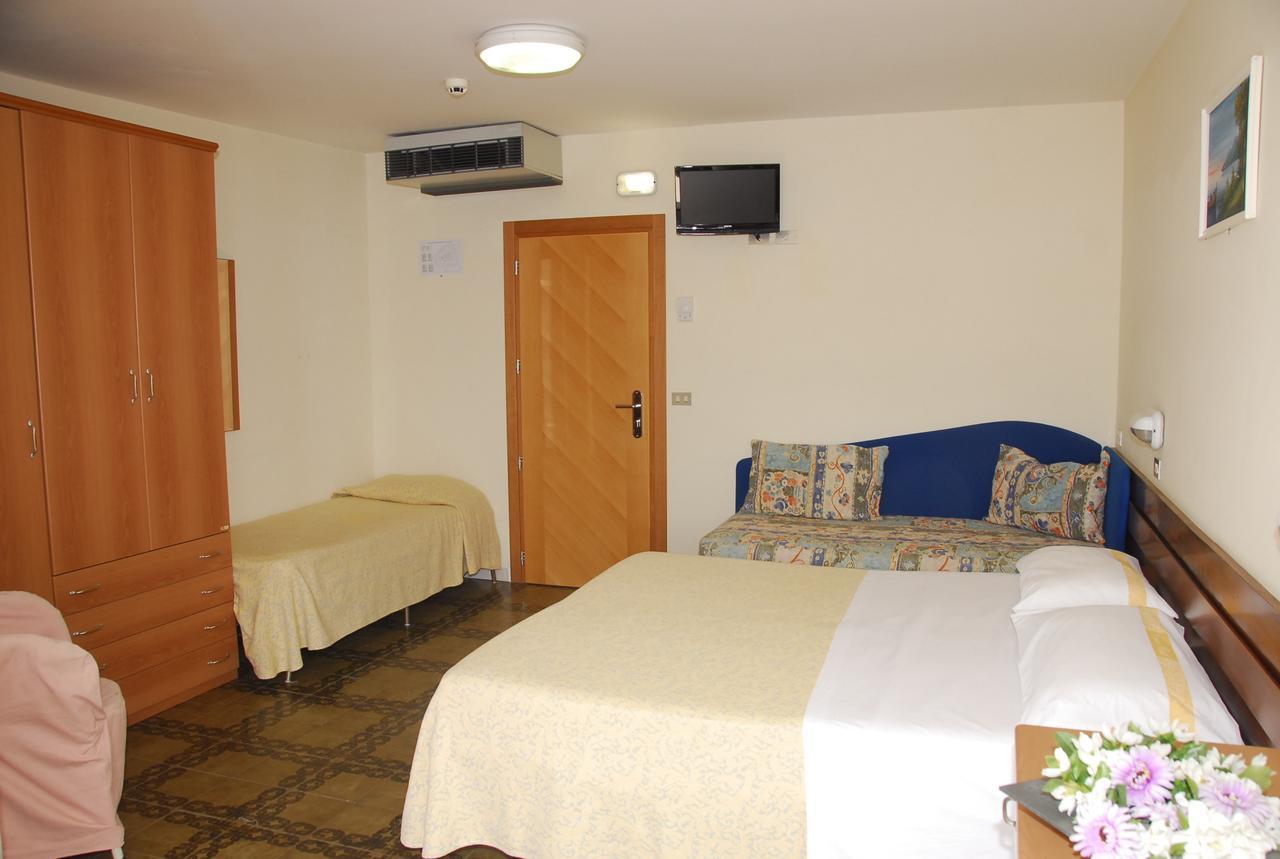 Hotel Nettuno Cattolica Exterior foto