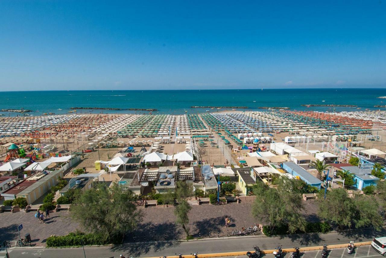 Hotel Nettuno Cattolica Exterior foto