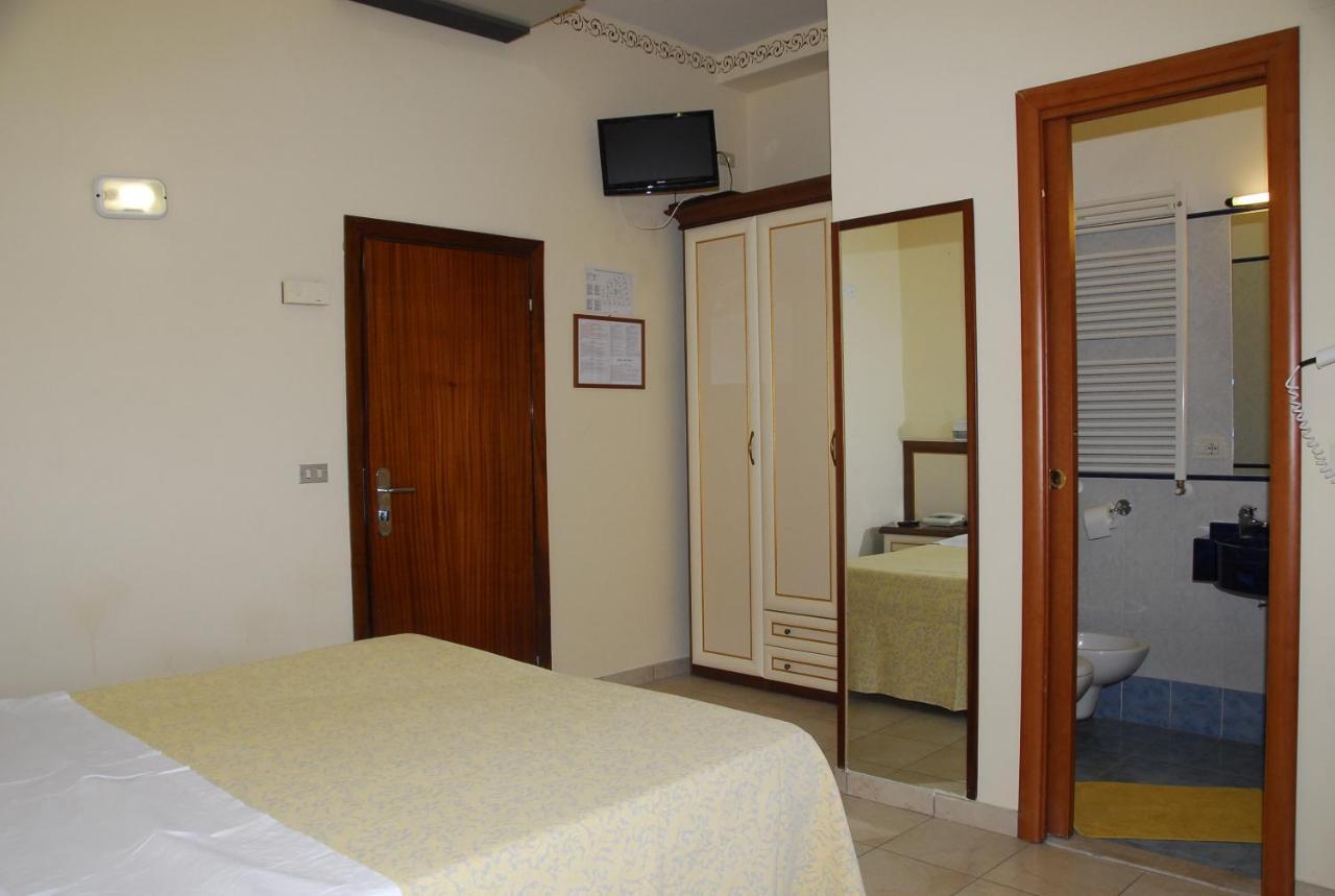 Hotel Nettuno Cattolica Exterior foto